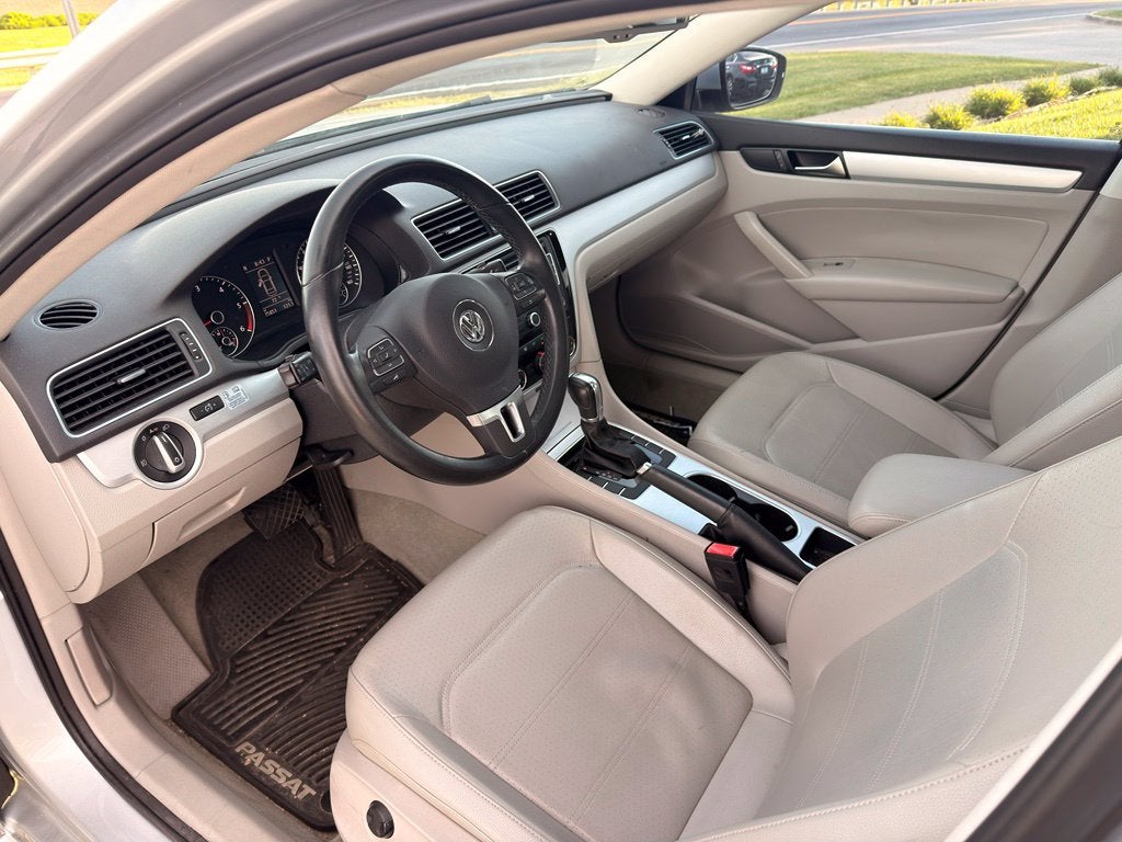 2013 Volkswagen Passat TDI SE w/Sunroof/Nav