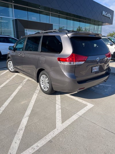 2014 Toyota Sienna XLE 8 Passenger
