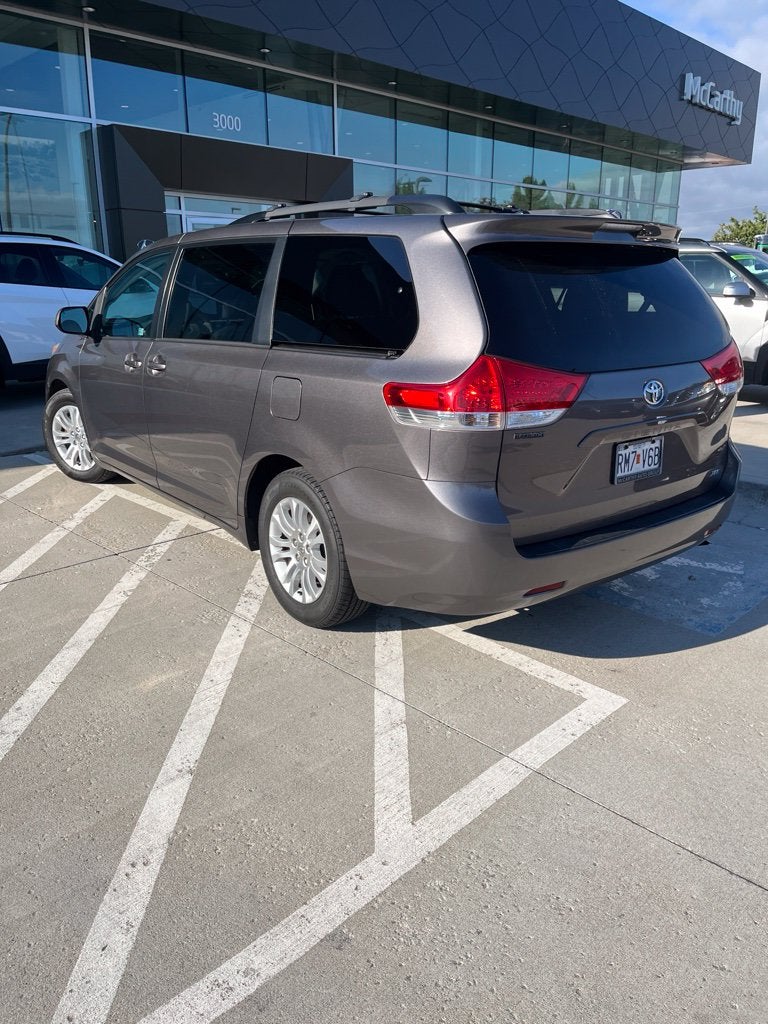 2014 Toyota Sienna XLE 8 Passenger