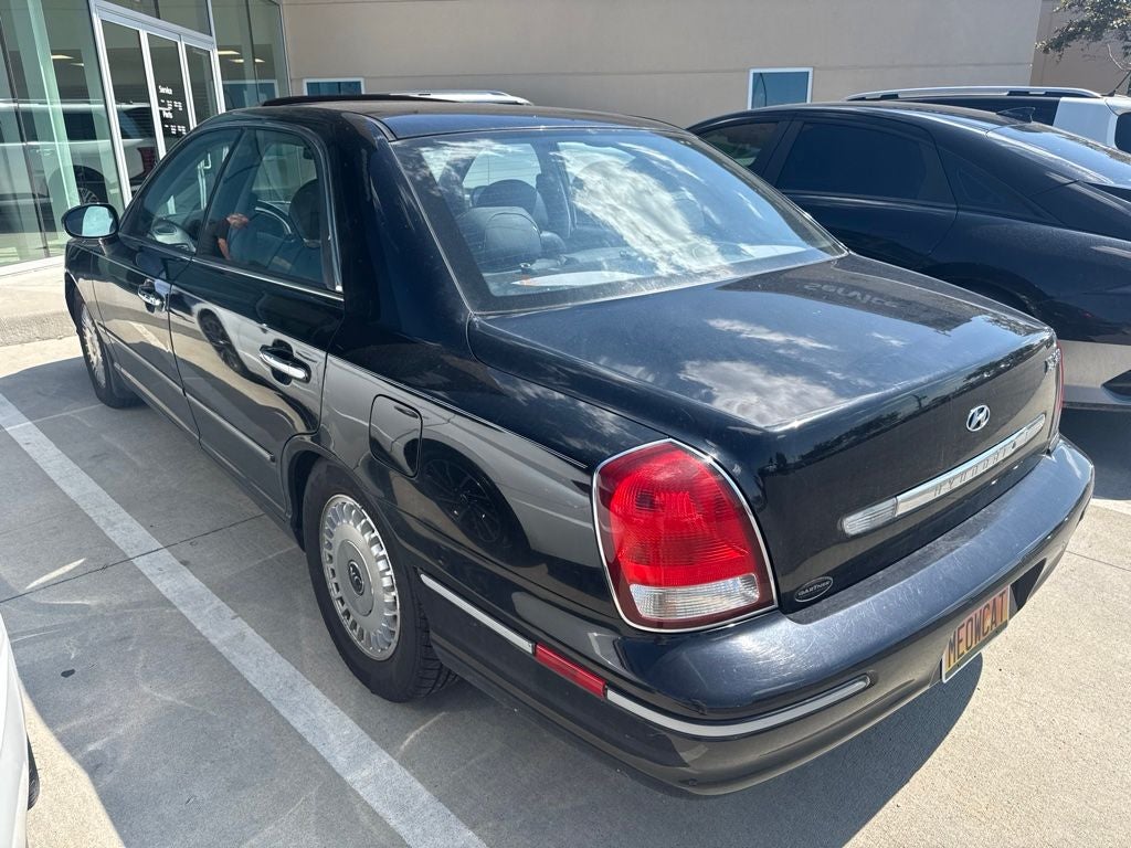 2001 Hyundai XG300 Base