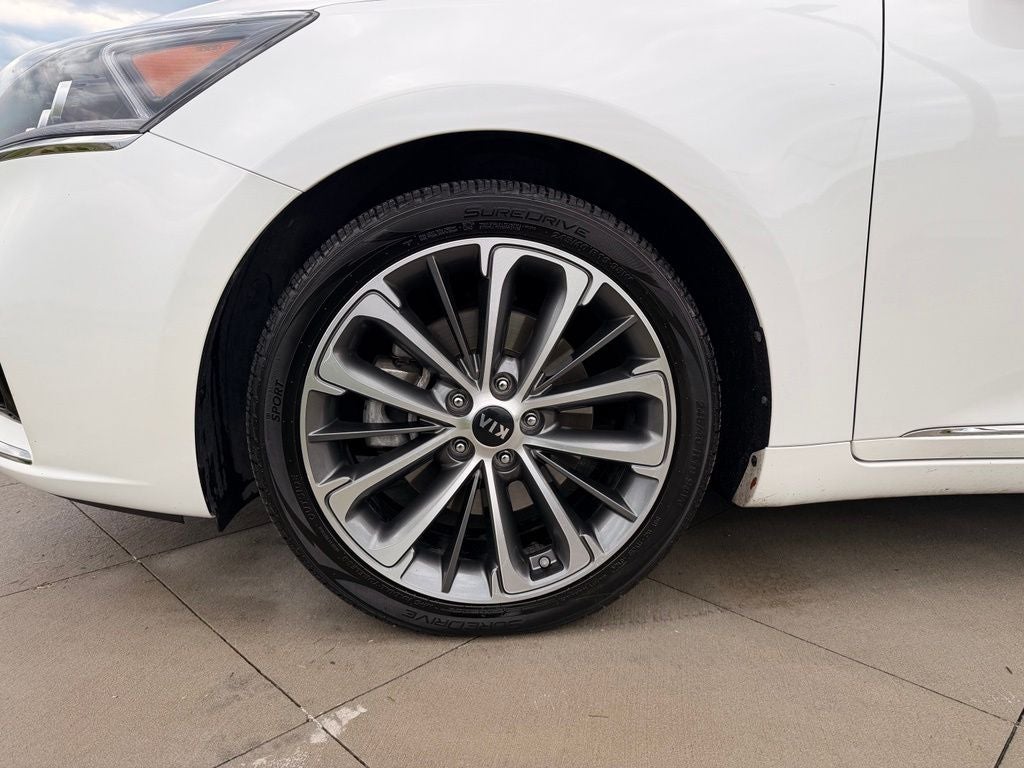 2017 Kia Cadenza Technology
