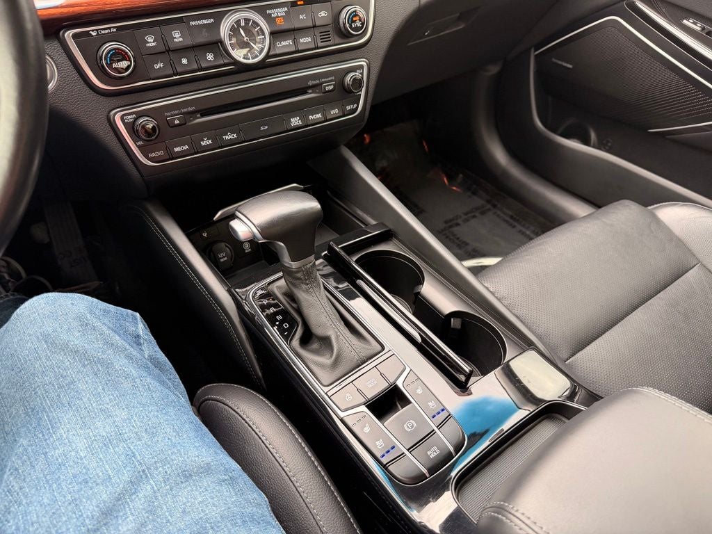 2017 Kia Cadenza Technology