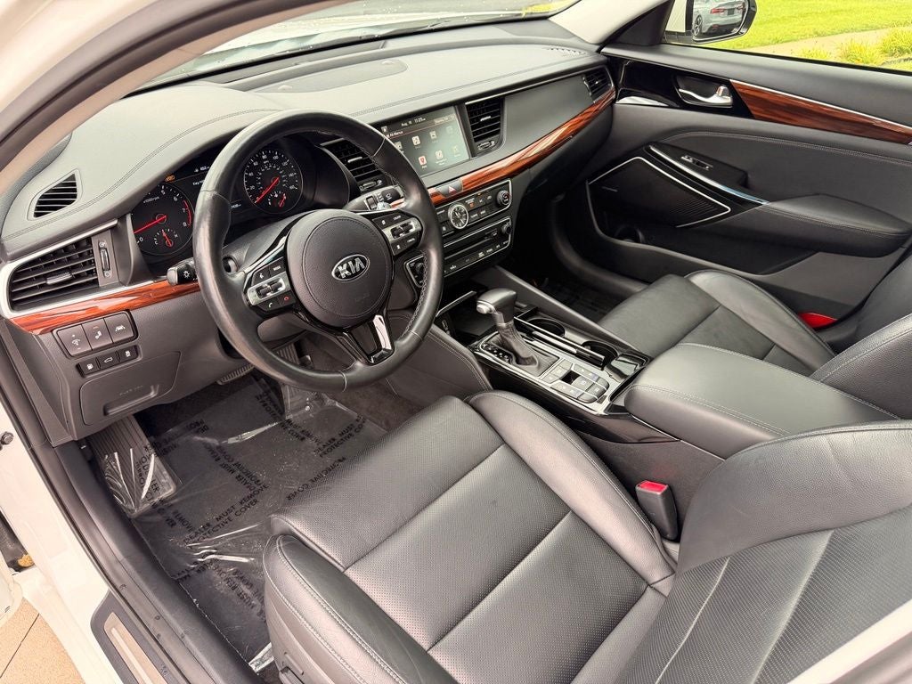 2017 Kia Cadenza Technology