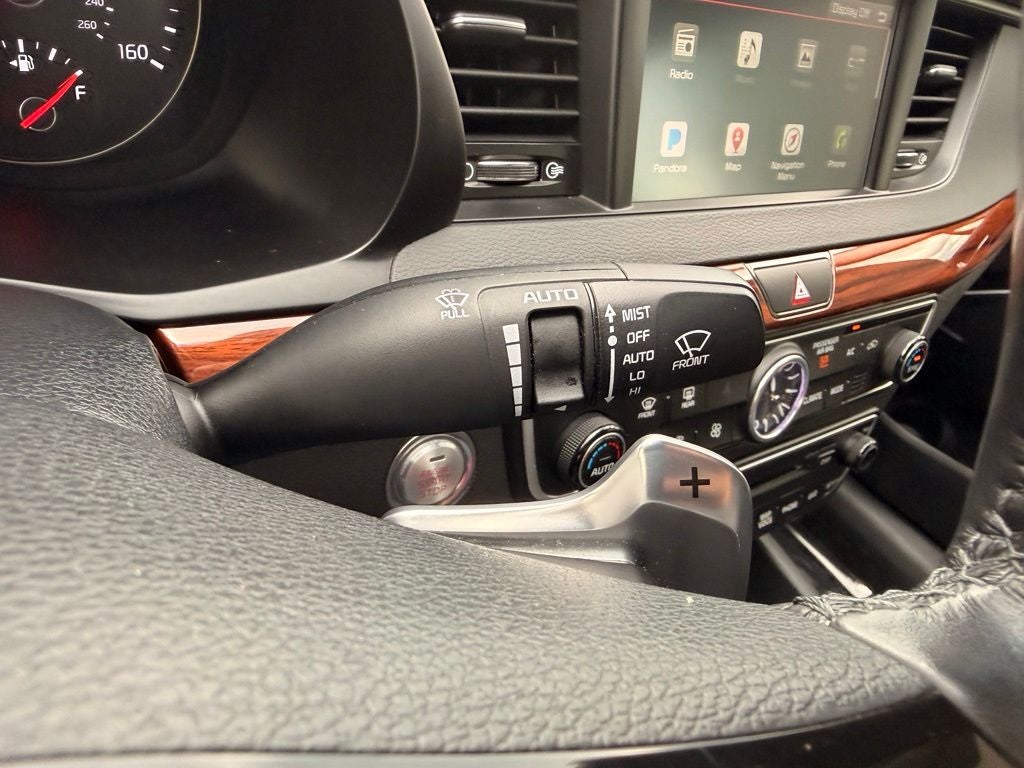 2017 Kia Cadenza Technology