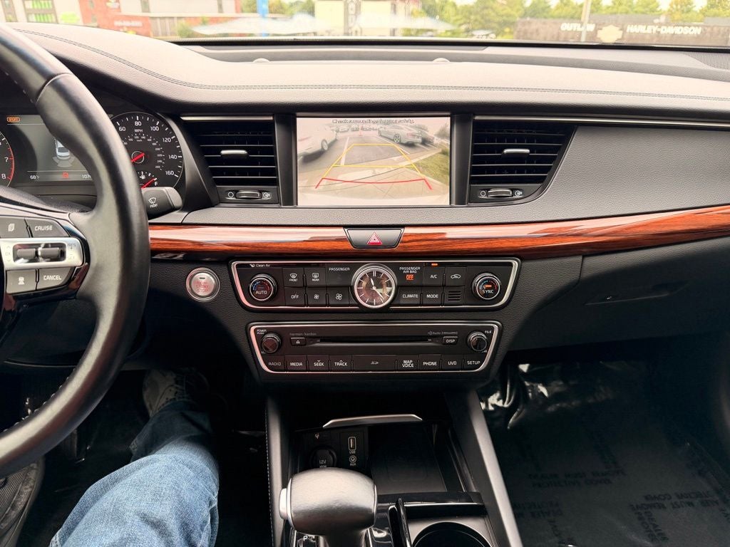 2017 Kia Cadenza Technology