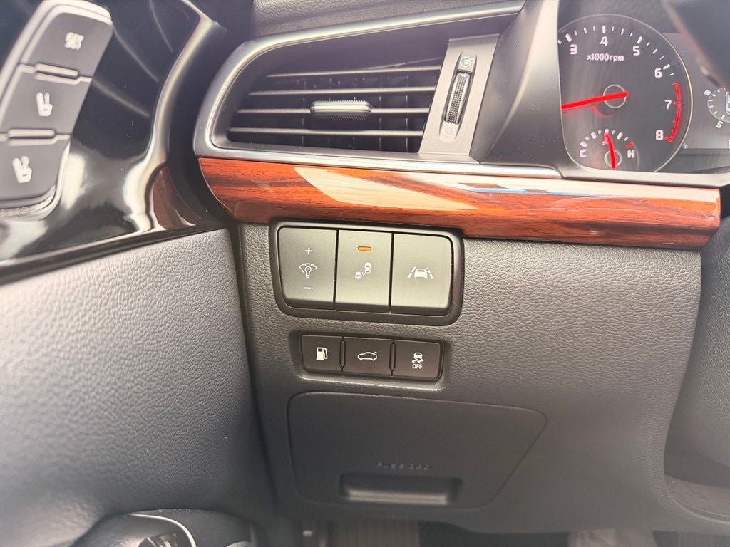 2017 Kia Cadenza Technology