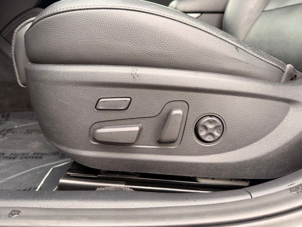 2017 Kia Cadenza Technology