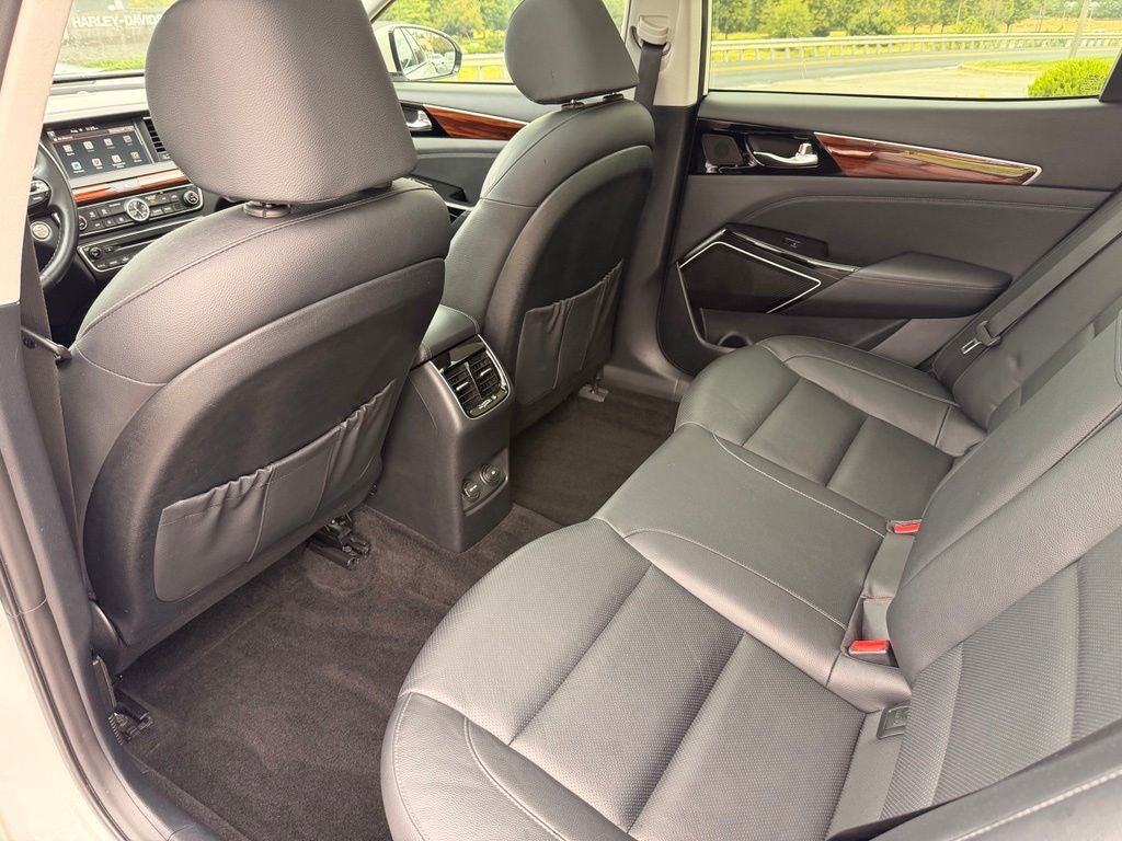 2017 Kia Cadenza Technology
