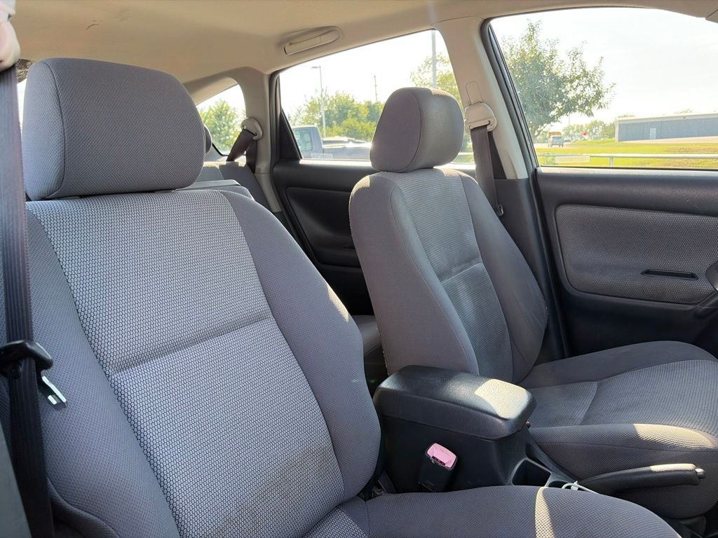 2005 Pontiac Vibe Base