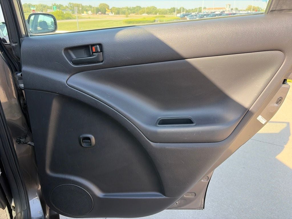 2005 Pontiac Vibe Base