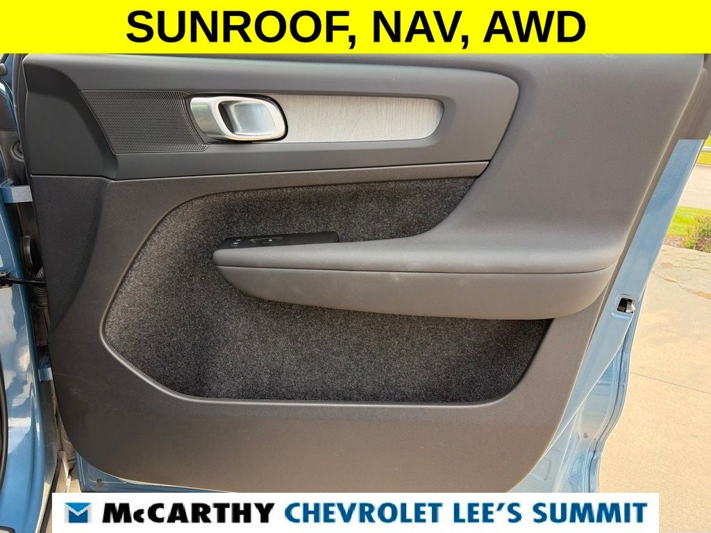 2025 Volvo XC40 B5 Plus Bright Theme