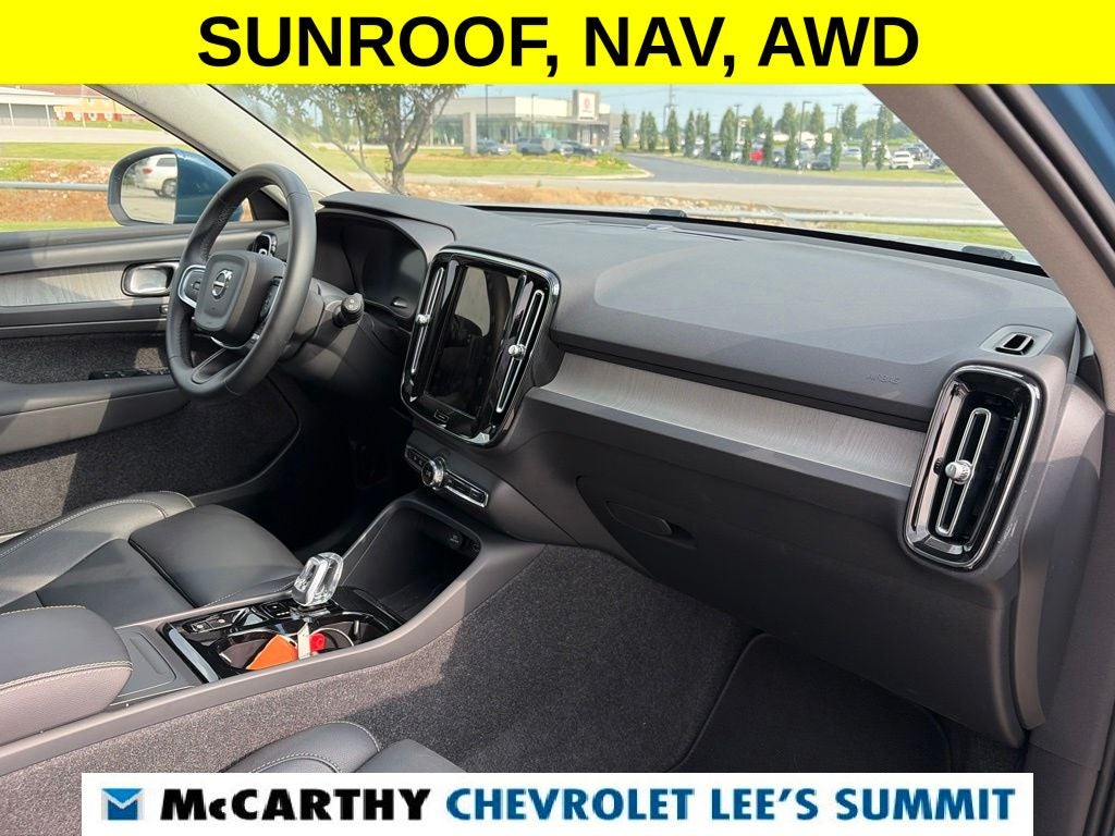 2025 Volvo XC40 B5 Plus Bright Theme