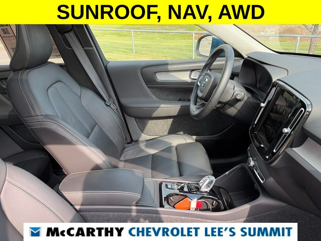 2025 Volvo XC40 B5 Plus Bright Theme