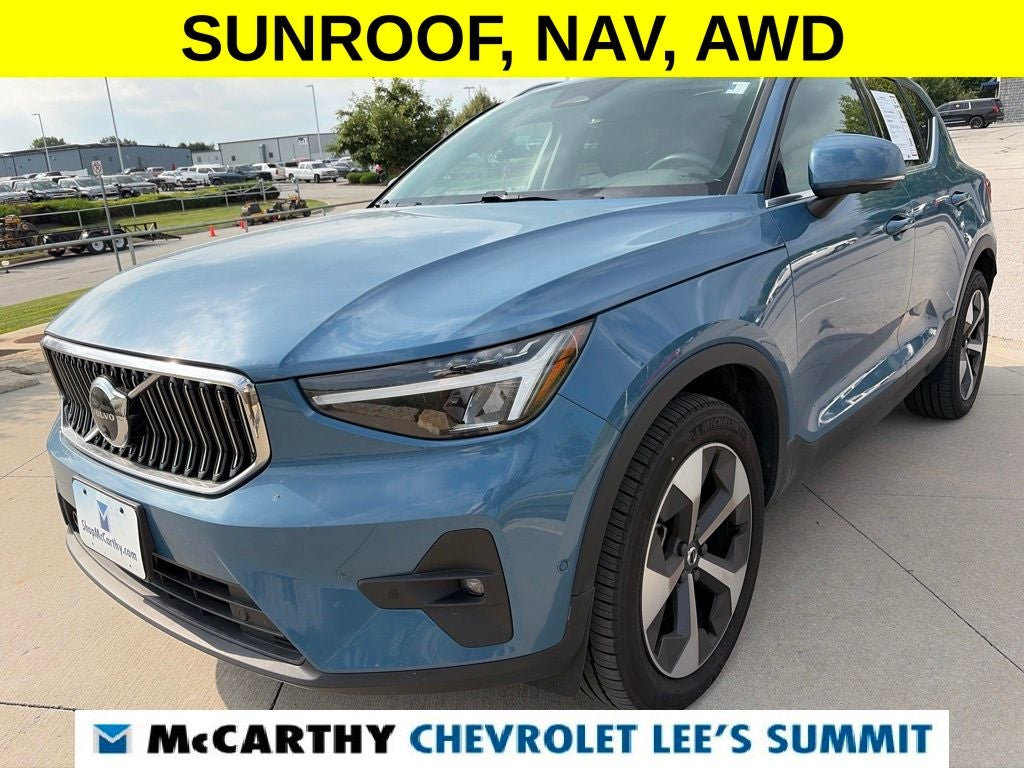 2025 Volvo XC40 B5 Plus Bright Theme