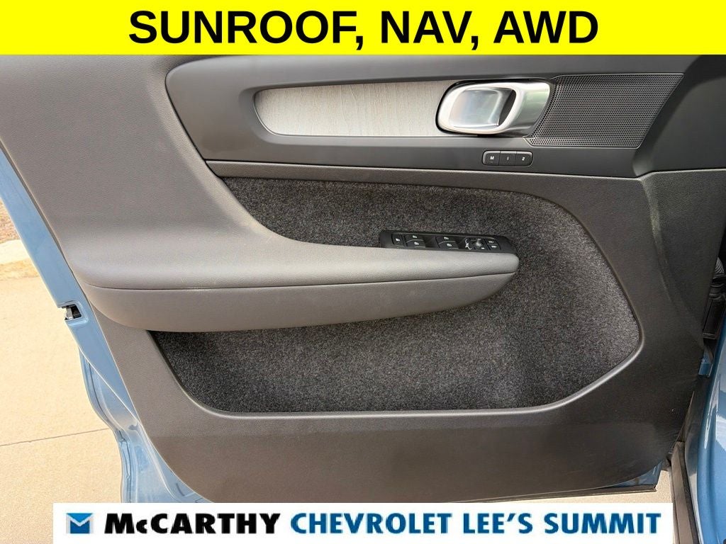 2025 Volvo XC40 B5 Plus Bright Theme