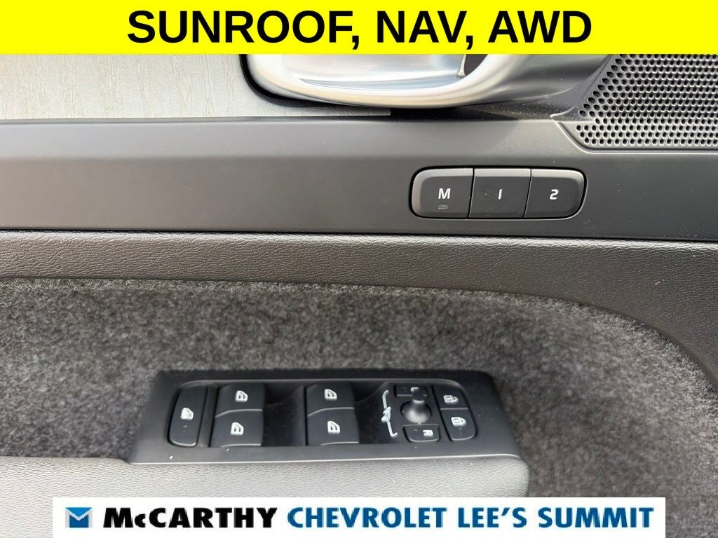 2025 Volvo XC40 B5 Plus Bright Theme