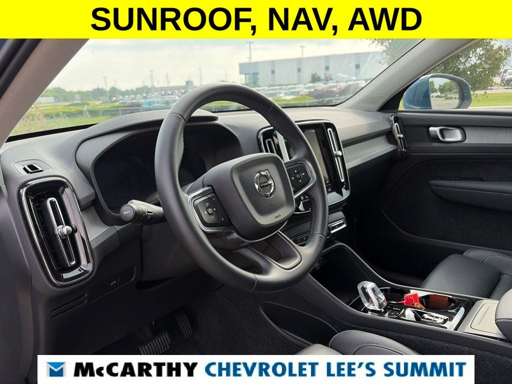 2025 Volvo XC40 B5 Plus Bright Theme