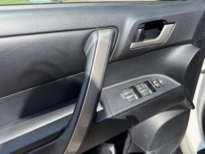 2013 Toyota Highlander SE