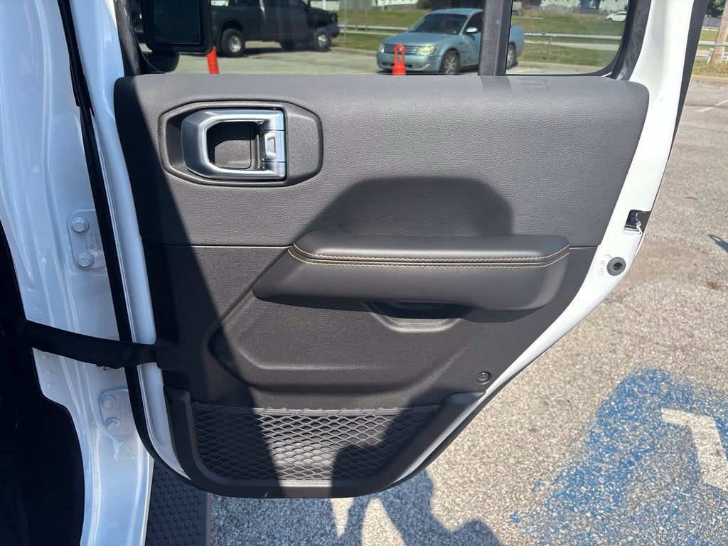 2027 Jeep Wrangler WRANGLER 4-DOOR SAHARA