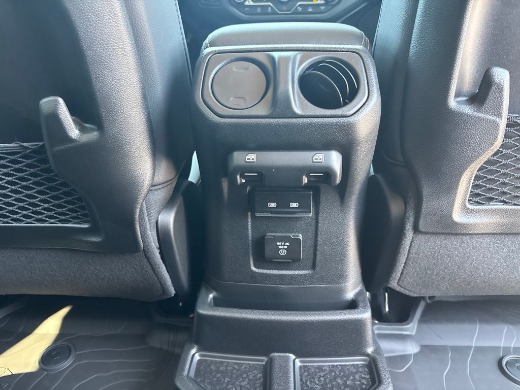 2027 Jeep Wrangler WRANGLER 4-DOOR SAHARA