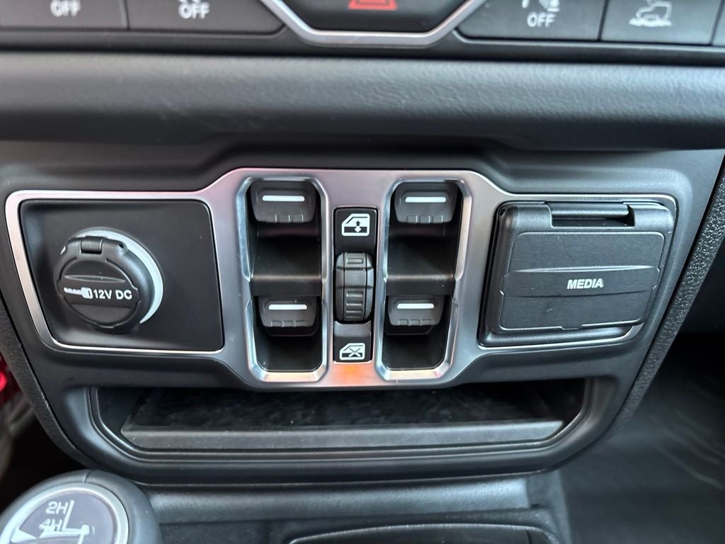 2027 Jeep Wrangler WRANGLER 4-DOOR SAHARA