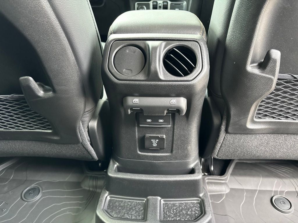 2027 Jeep Wrangler WRANGLER 4-DOOR SAHARA
