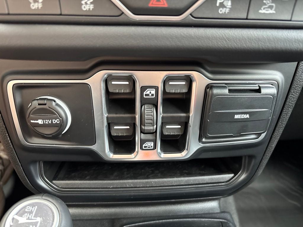 2027 Jeep Wrangler WRANGLER 4-DOOR SAHARA