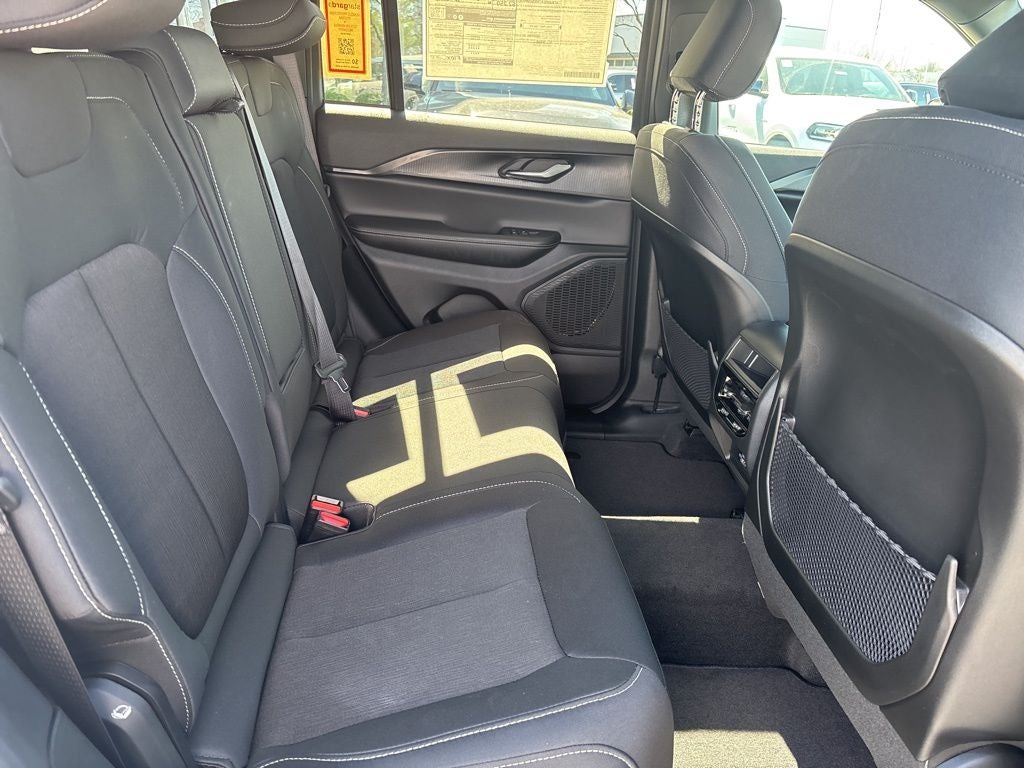 2026 Jeep Grand Cherokee GRAND CHEROKEE LAREDO 4X4
