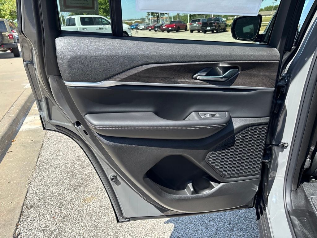 2027 Jeep Grand Cherokee Laredo Altitude
