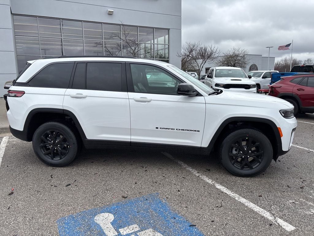 2026 Jeep Grand Cherokee GRAND CHEROKEE LAREDO ALTITUDE 4X4