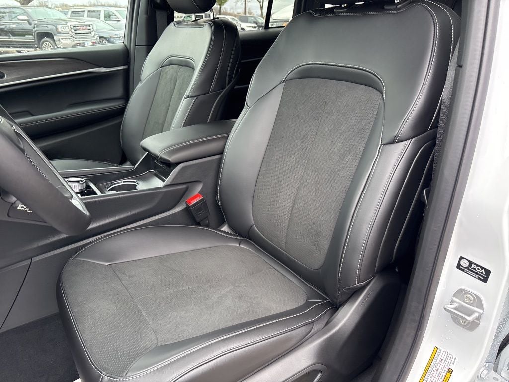 2026 Jeep Grand Cherokee GRAND CHEROKEE LAREDO ALTITUDE 4X4