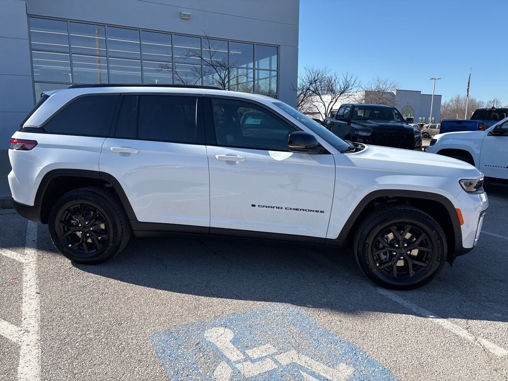 2026 Jeep Grand Cherokee GRAND CHEROKEE LAREDO ALTITUDE 4X4