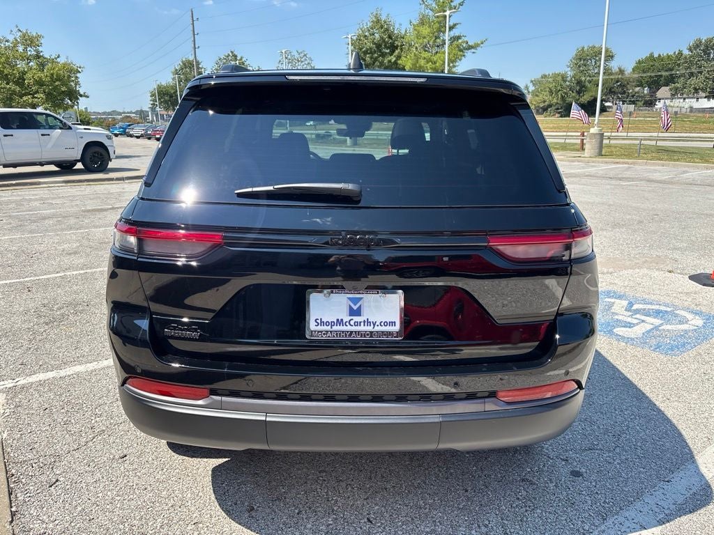 2027 Jeep Grand Cherokee Laredo Altitude