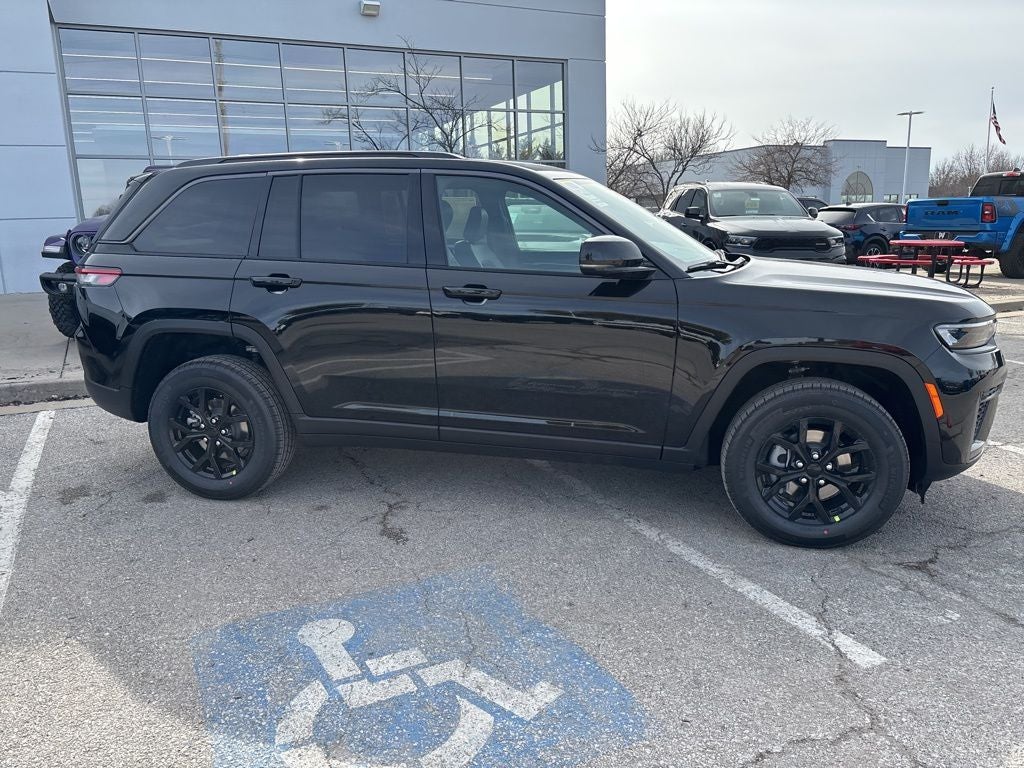 2026 Jeep Grand Cherokee GRAND CHEROKEE LAREDO ALTITUDE 4X4