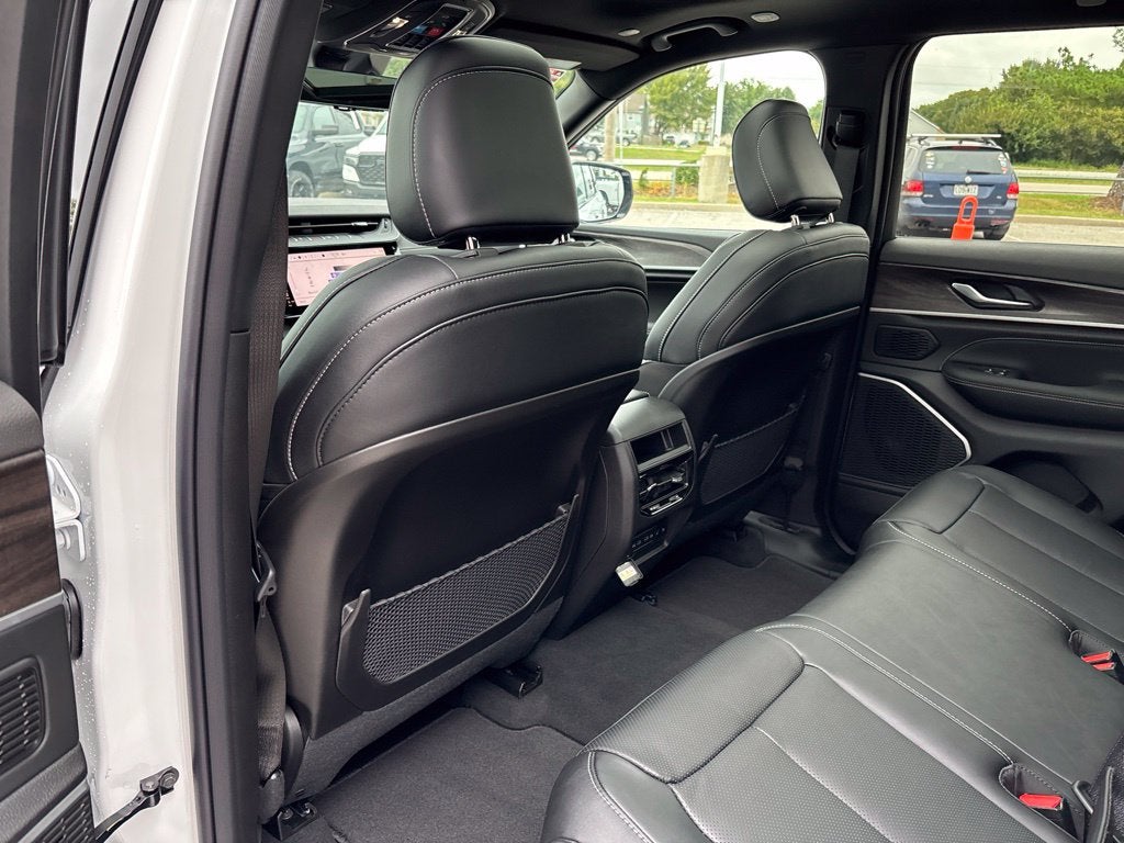 2027 Jeep Grand Cherokee GRAND CHEROKEE LIMITED RESERVE 4X4