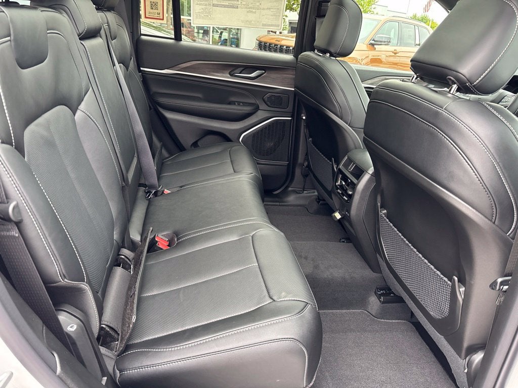 2027 Jeep Grand Cherokee GRAND CHEROKEE LIMITED RESERVE 4X4