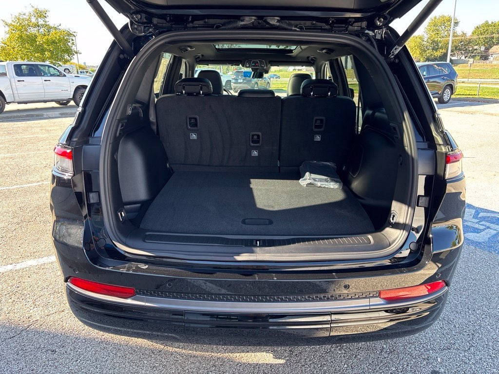 2027 Jeep Grand Cherokee GRAND CHEROKEE LIMITED RESERVE 4X4