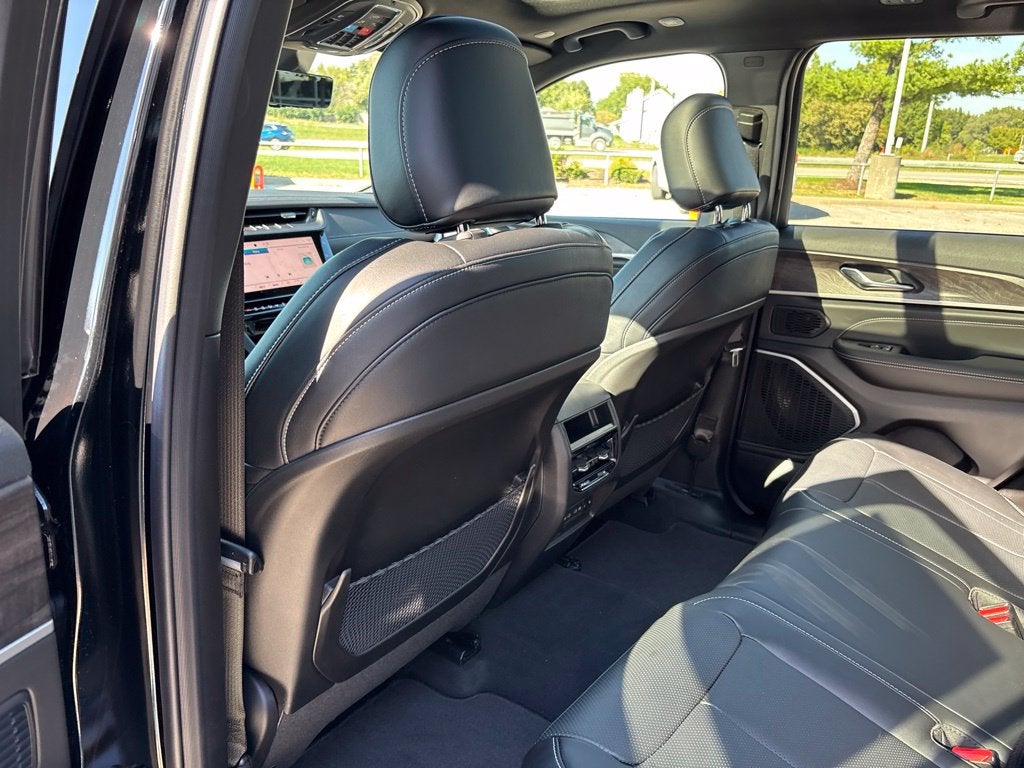 2027 Jeep Grand Cherokee GRAND CHEROKEE LIMITED RESERVE 4X4