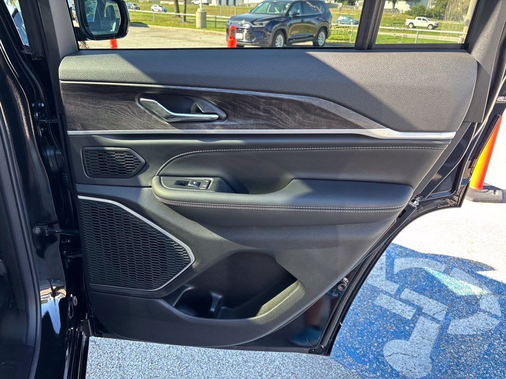 2027 Jeep Grand Cherokee GRAND CHEROKEE LIMITED RESERVE 4X4
