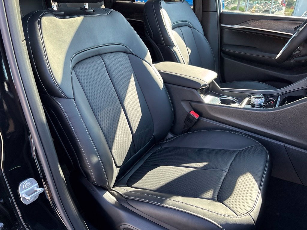 2027 Jeep Grand Cherokee GRAND CHEROKEE LIMITED RESERVE 4X4