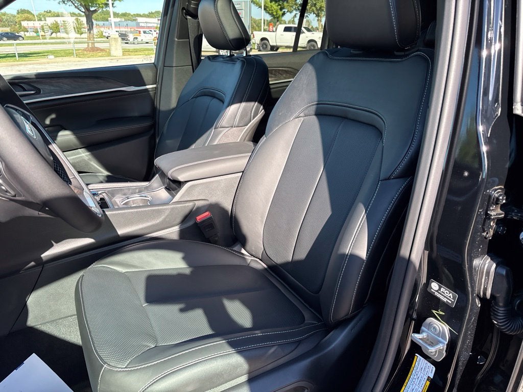 2027 Jeep Grand Cherokee GRAND CHEROKEE LIMITED RESERVE 4X4