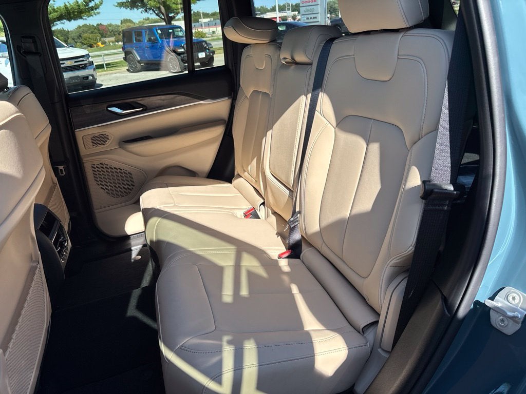 2027 Jeep Grand Cherokee GRAND CHEROKEE LIMITED 4X4