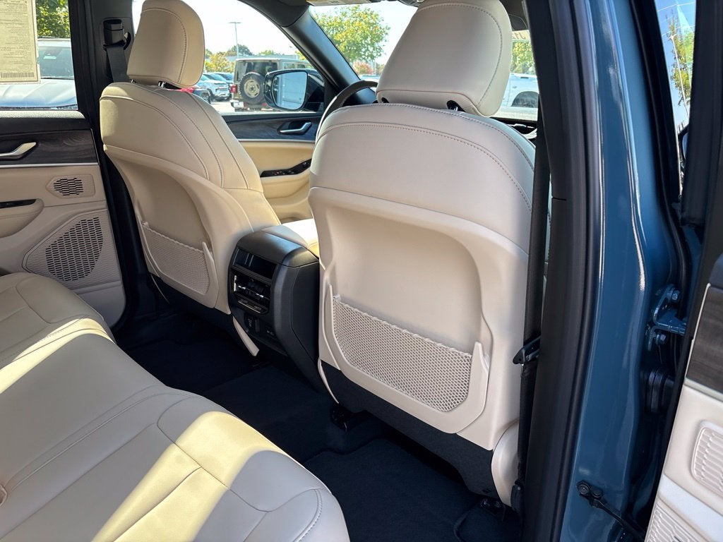 2027 Jeep Grand Cherokee GRAND CHEROKEE LIMITED 4X4