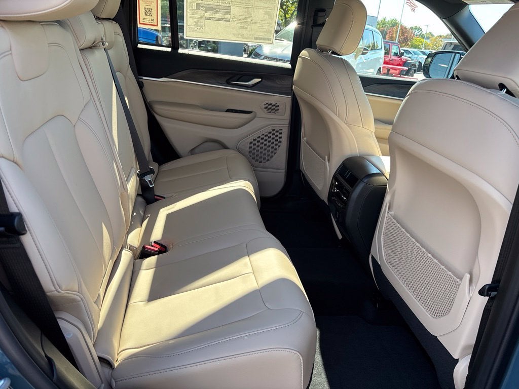 2027 Jeep Grand Cherokee GRAND CHEROKEE LIMITED 4X4