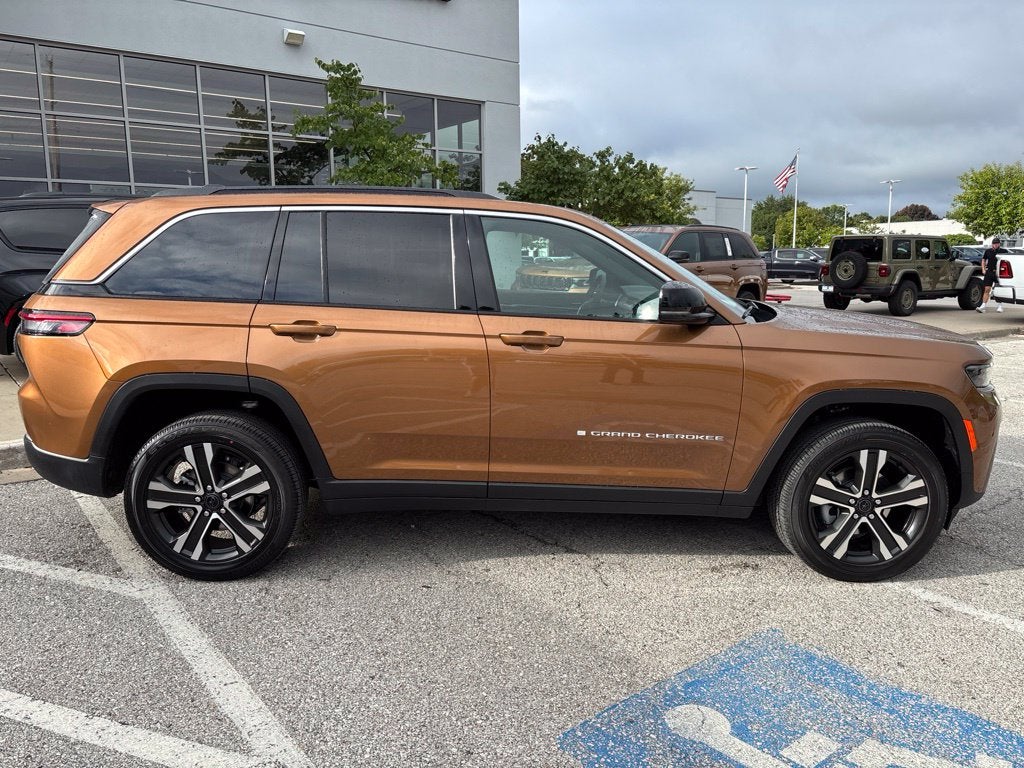 2027 Jeep Grand Cherokee GRAND CHEROKEE LIMITED 4X4