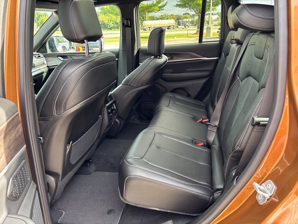 2027 Jeep Grand Cherokee GRAND CHEROKEE LIMITED 4X4