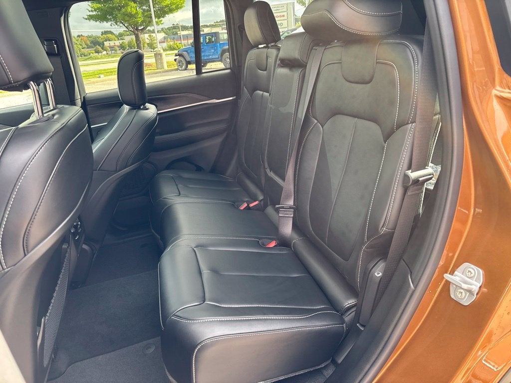 2027 Jeep Grand Cherokee GRAND CHEROKEE LIMITED 4X4
