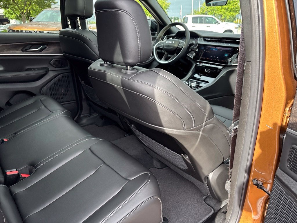 2027 Jeep Grand Cherokee GRAND CHEROKEE LIMITED 4X4