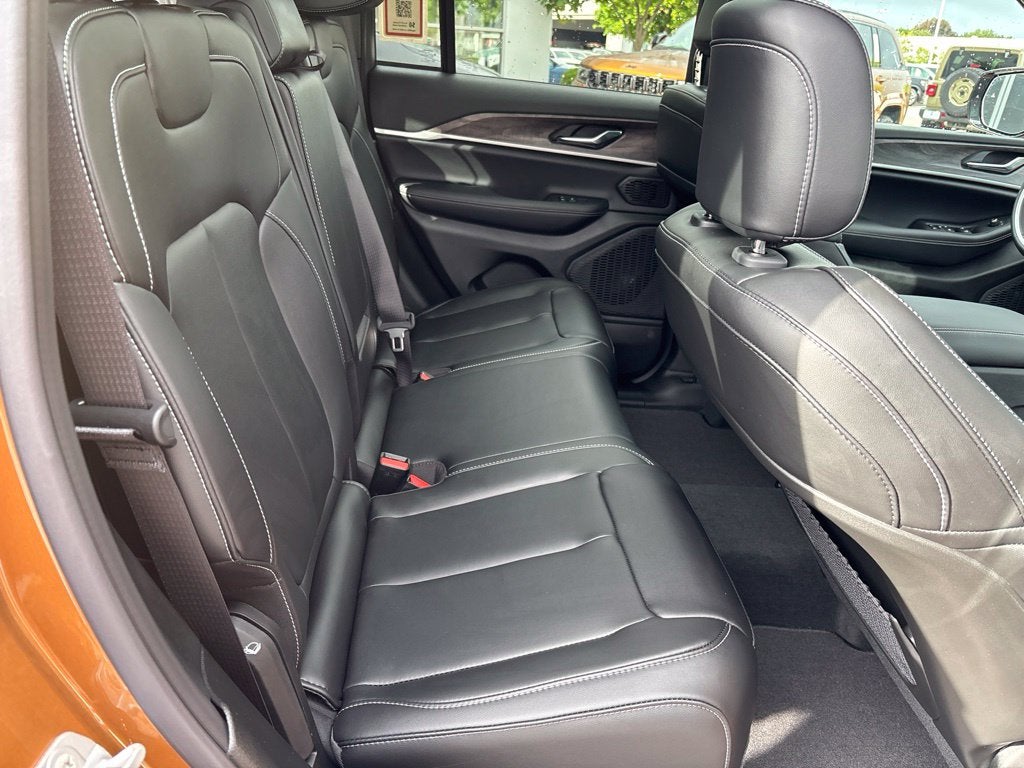 2027 Jeep Grand Cherokee GRAND CHEROKEE LIMITED 4X4