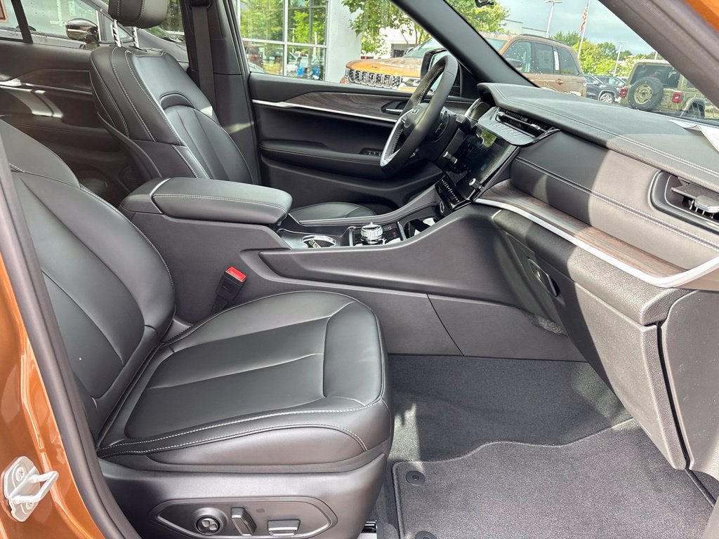 2027 Jeep Grand Cherokee GRAND CHEROKEE LIMITED 4X4